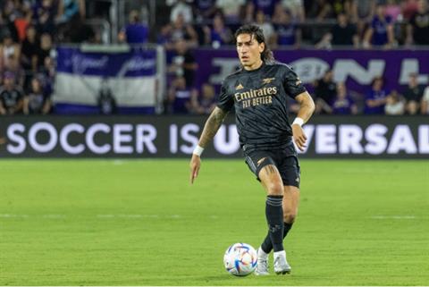 Hector Bellerin trở lại Barcelona