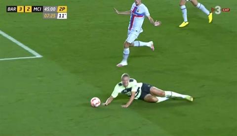 VIDEO: Erling Haaland kiếm 11m trước Barca gây tranh cãi