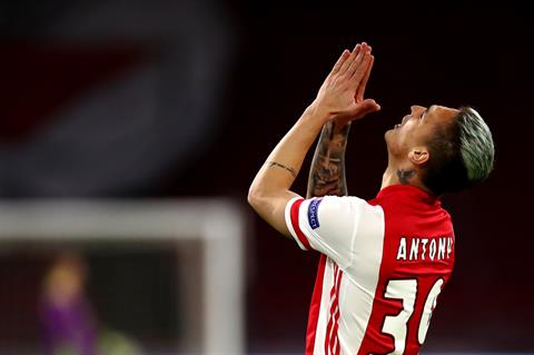 Lý do Ajax chấp nhận bán gấp Antony cho MU