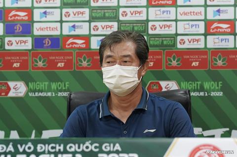 HLV Hàn Quốc phàn nàn về trọng tài trong trận Viettel hoà đội yếu Hà Tĩnh