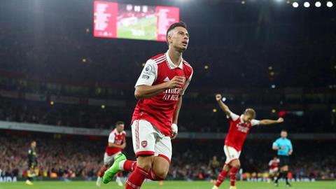 Song Gabriel cùng lập công, Arsenal giữ vững mạch toàn thắng