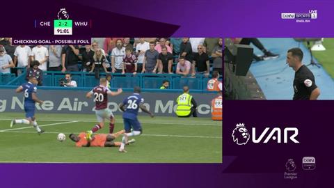 Trưởng ban trọng tài UEFA: VAR đã trở nên quá soi mói!