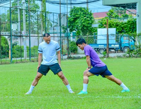 Nguyễn Trọng Hoàng báo tin mừng đến NHM SLNA