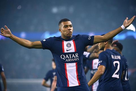Carlo Ancelotti bật cười khi liên tục bị hỏi về Mbappe