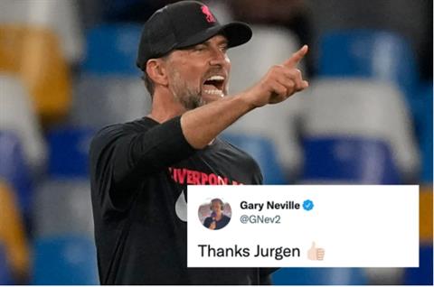 Gary Neville lại chọc ngoáy Liverpool