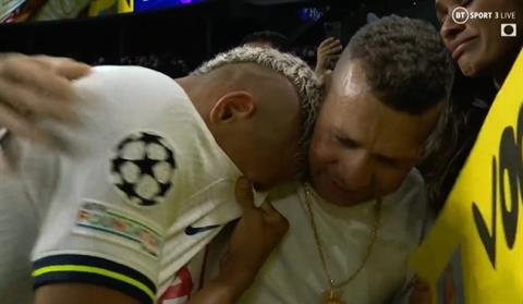 Richarlison khóc nức nở sau lần đầu lập cú đúp tại Champions League
