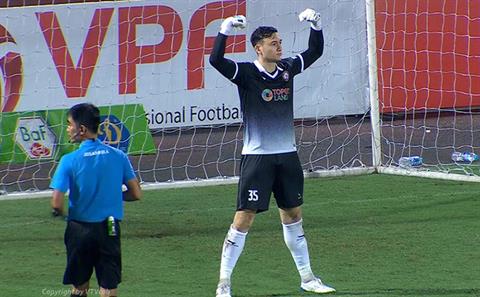VIDEO: Văn Lâm tỏa sáng giúp Bình Định đánh bại Viettel trên chấm luân lưu