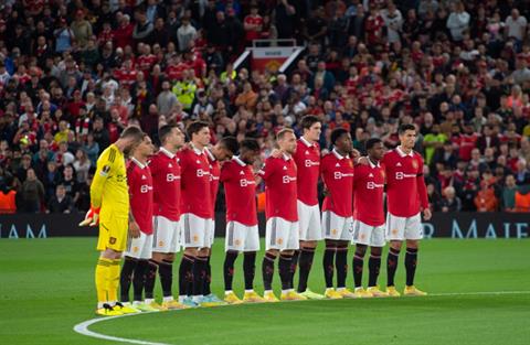 Gary Neville không đồng tình với quyết định hoãn vòng 7 NHA