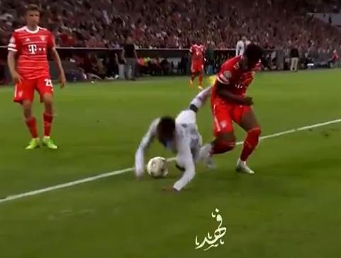 CĐV Barca đòi 11m trước Bayern Munich