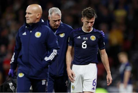 Đến lượt Kieran Tierney mang tin buồn đến cho Arsenal