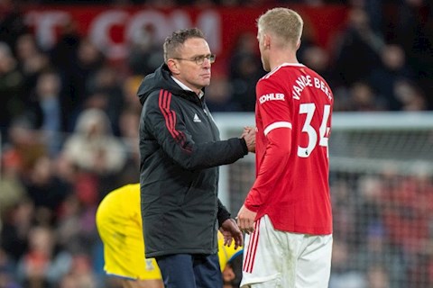 Rio Ferdinand dùng Van de Beek và Martial để chỉ ra sai lầm lớn nhất của MU