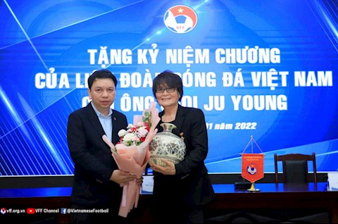 Bác sỹ Choi Ju-young hẹn ngày tái ngộ với bóng đá Việt Nam