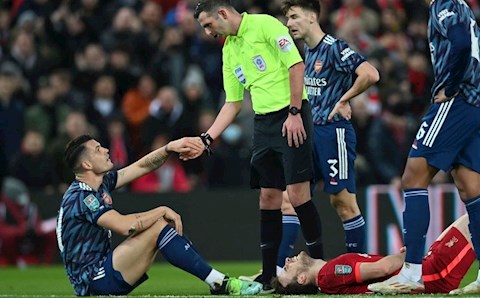 Xhaka nhận thẻ đỏ nhiều nhất bóng đá Anh