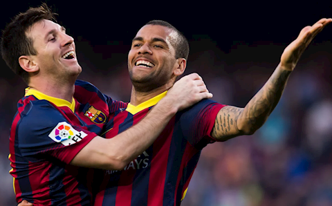 Dani Alves nhắn nhủ Barca: Hãy đưa Messi trở lại