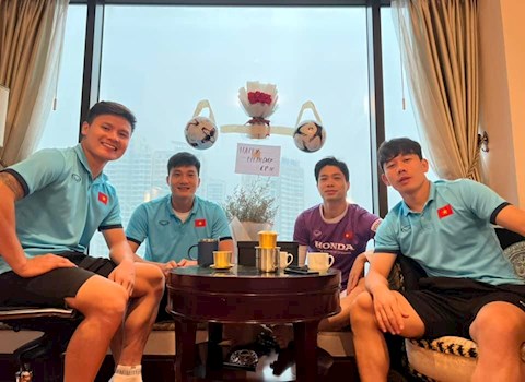 Công Phượng được nhóm bạn thân tổ chức sinh nhật