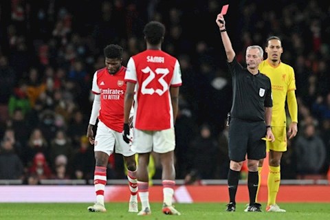 Mikel Arteta bảo vệ quyết định sử dụng Thomas Partey
