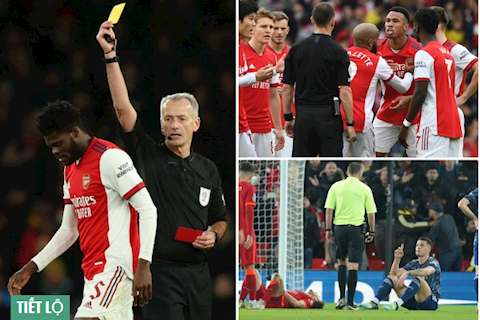 Số thẻ đỏ của Arsenal gấp 3 lần số bàn thắng ghi được