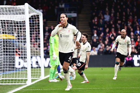 Khủng khiếp với số bàn thắng từ phạt góc của Liverpool