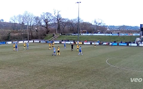 Video: Tuyệt phẩm vô-lê từ khoảng cách 40 mét