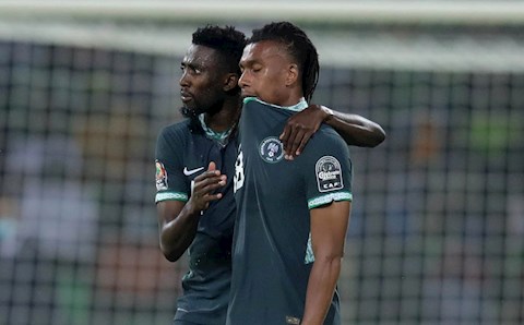 Video: Cựu sao Arsenal nhận thẻ đỏ khó tin ở CAN 2021