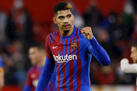 Barca mất trụ cột hàng thủ trước trận gặp Napoli