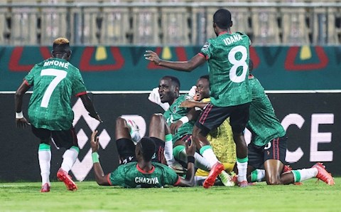 Video: Siêu phẩm nã đại bác 40 mét đẹp mắt ở CAN 2021