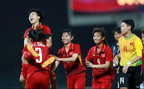 Tuyết Dung ghi bàn từ chấm phạt góc, nữ Việt Nam lọt vào tứ kết Asian Cup 2022