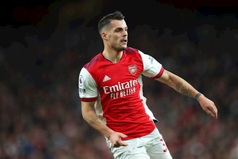 Xhaka gây tranh cãi khi từ chối đeo băng đội trưởng của Arsenal