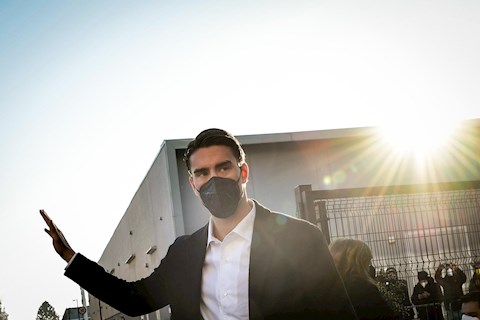 Video: CĐV Juventus chào đón Dusan Vlahovic