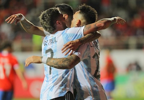 Lautaro Martinez cân bằng thành tích với Lionel Messi