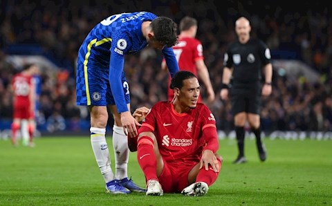 Van Dijk bị chỉ trích vì phòng ngự hời hợt trước Chelsea
