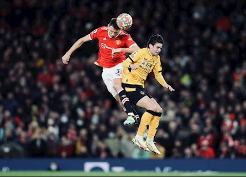 Phil Jones thi đấu thế nào trước Wolves?