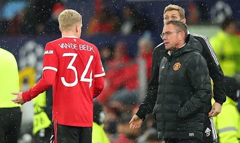 Ralf Rangnick bất lực trước Donny Van de Beek
