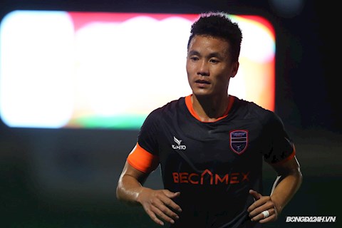 Tiền vệ Tô Văn Vũ chia tay CLB CAHN