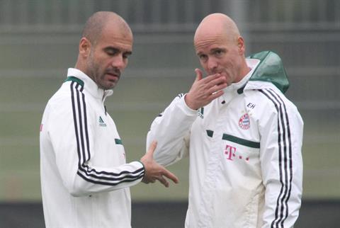 Pep Guardiola cảnh báo Erik ten Hag về sự khắc nghiệt ở MU