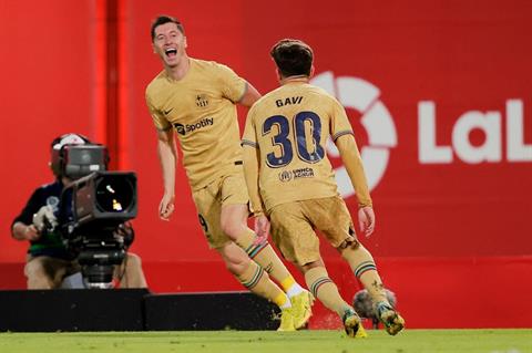 Robert Lewandowski đi vào lịch sử La Liga
