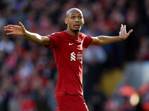 Tiền vệ Liverpool thoát thẻ đỏ sau pha bóng triệt hạ đối thủ