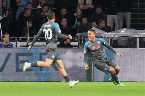 Napoli khiến cả châu Âu phải bất ngờ