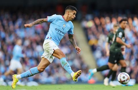 Joao Cancelo thể hiện lòng trung thành với Man City