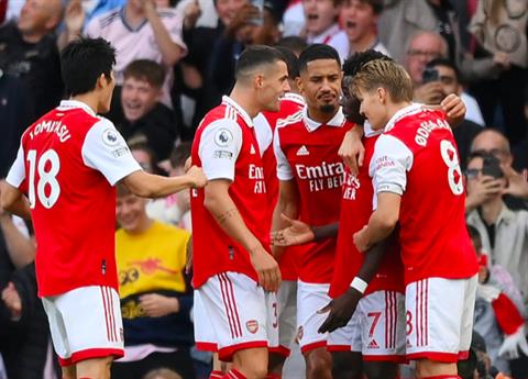 Mesut Ozil phấn khích với màn trình diễn của Arsenal