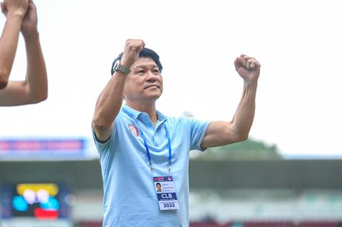 HLV Vũ Tiến Thành lại phàn nàn trọng tài sau trận thua SLNA