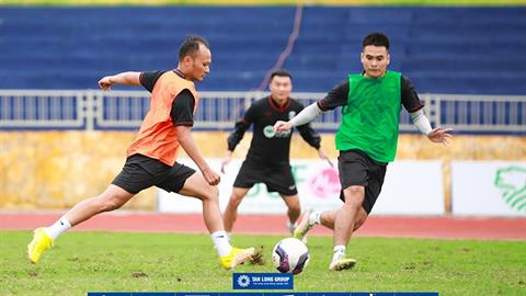 Trọng Hoàng báo tin mừng đến HLV Park Hang Seo