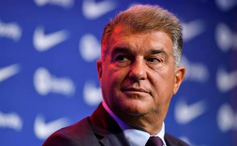 Laporta nhắn fan Barca nhìn về phía trước