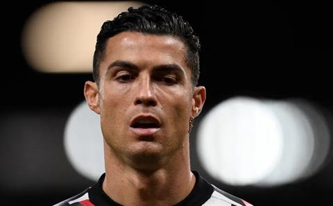 Ronaldo bị phạt 1 triệu bảng