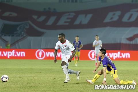 Người cũ của HAGL khiến hàng phòng ngự của Hà Nội chật vật