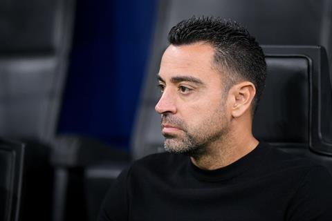 Bị loại khỏi C1, Xavi vẫn hồn nhiên tuyên bố Barca có thể ăn bốn