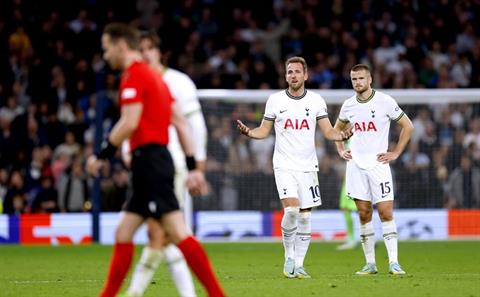 VAR gây tranh cãi khi từ chối bàn thắng của Harry Kane, Conte nhận thẻ đỏ vì nổi đóa