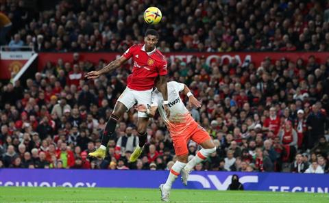 Neville: Cách đánh đầu của Rashford giống hệt Cristiano Ronaldo