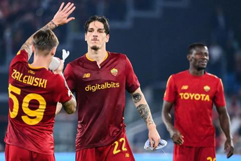 Roma vượt qua vòng bảng Europa League, Jose Mourinho phản ứng thế nào?