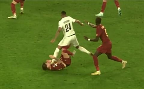 Sao Roma bị cầu thủ Ludogorets giẫm vào cổ